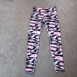 Pink camo Lululemon wunder unders